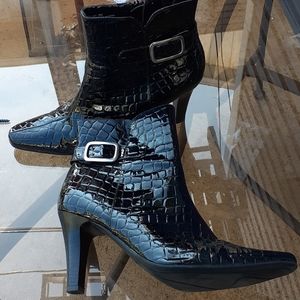 Size 9 black boots by Bass